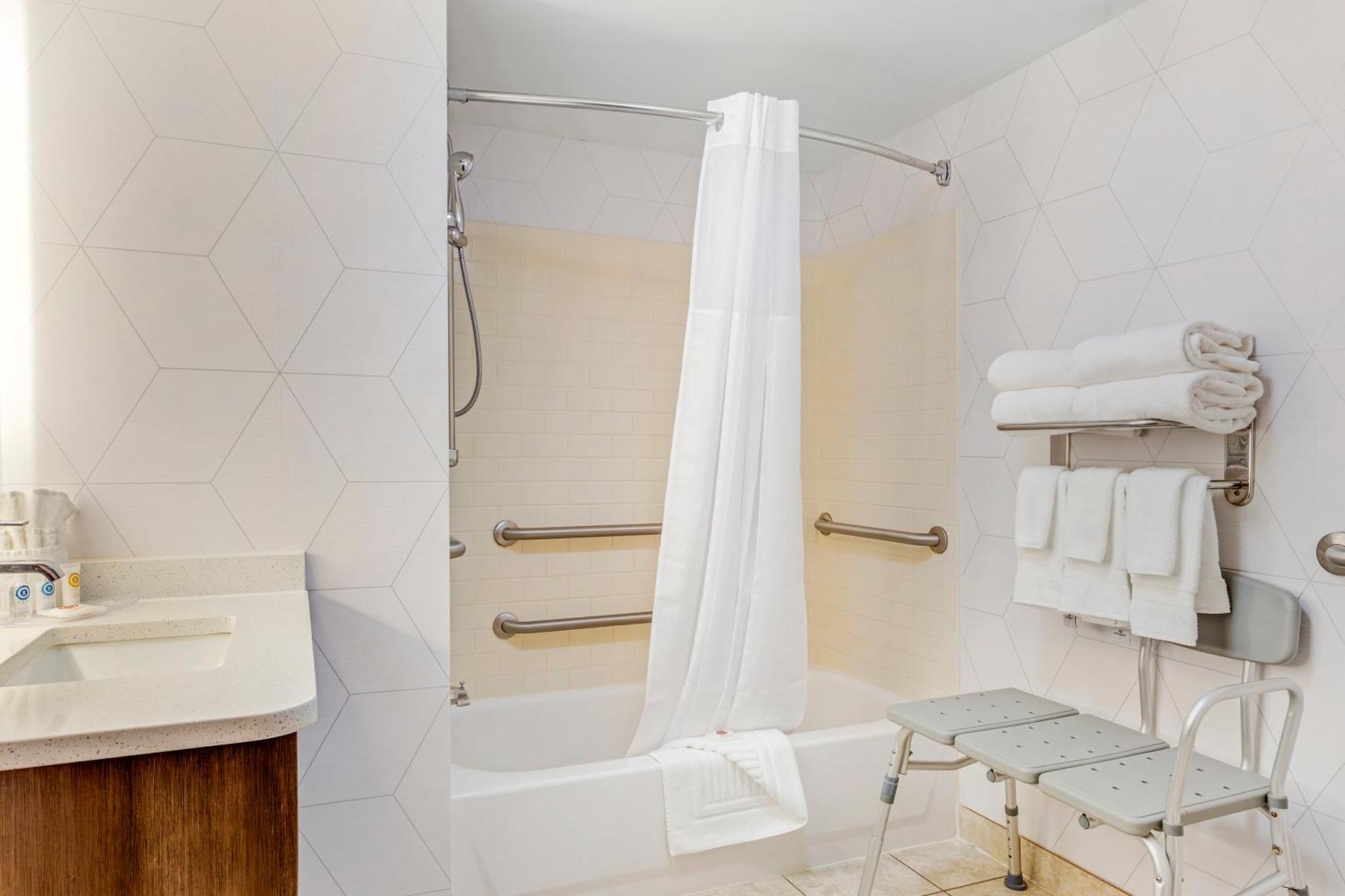 Comfort Suites Whitsett - Greensboro East Kültér fotó